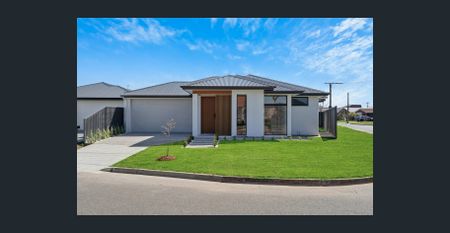 Hi, I’m modern sophistication near the sea - Photo 2