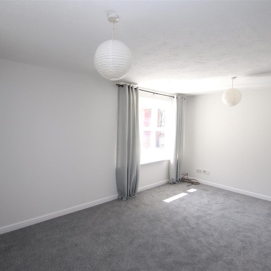 2 bedroom Flat to let - Photo 1