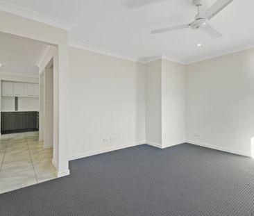 MODERN HOME WITH MEDIA ROOM IN QUIET CUL-DE-SAC - Photo 2