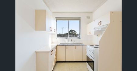 Charming top-floor apartment - Photo 3