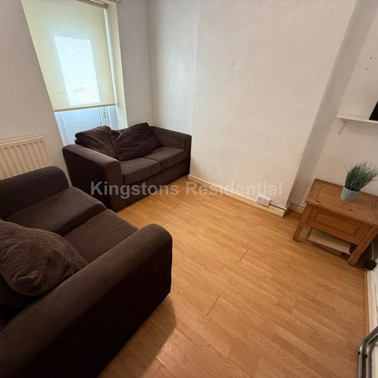 4 bedroom terraced house to rent - Photo 1