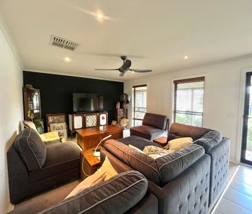 Perfect Family Home In Ideal Location - Photo 1