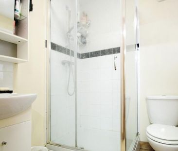 3 bedroom flat to rent - Photo 5