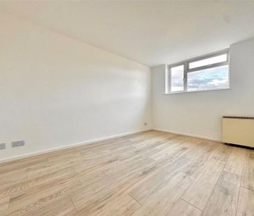 2 bedroom penthouse to rent - Photo 2