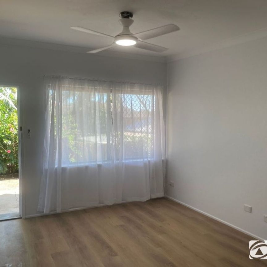 Recently renovated & centrally located unit in a small complex. - Photo 1