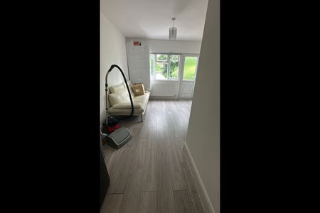 Room in a Shared House, Babington Road, NW4 - Photo 3