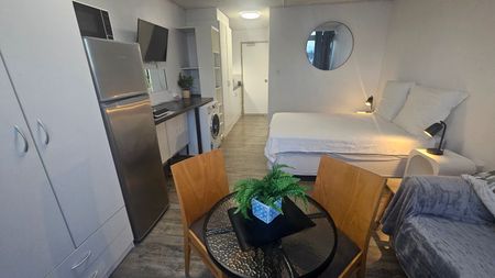 Renovated studio apartment on the Broadwater Southport! - Photo 4