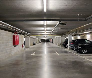 Strategisch gelegen nieuwbouwappartement met ondergrondse parking! - Photo 2