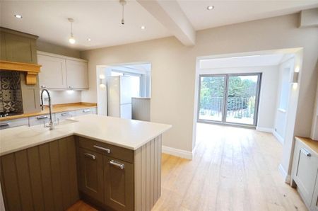 4 bedroom semi-detached house to rent - Photo 5