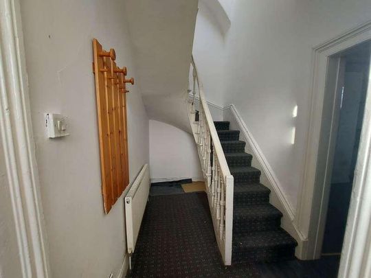 Lumb Lane, Bradford, BD8 - Photo 1