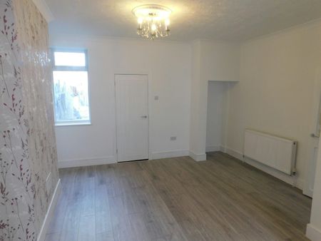 Terraced House to rent on - Photo 3