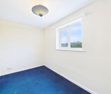 3 bedroom end of terrace house to rent - Photo 2