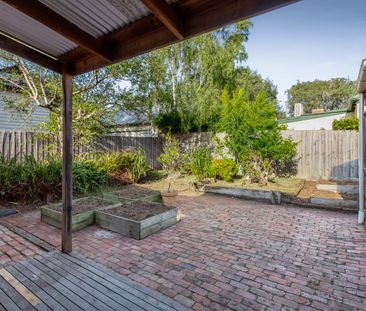 50 Parkside Street, Elsternwick VIC 3185 - House For Rent | Domain - Photo 4