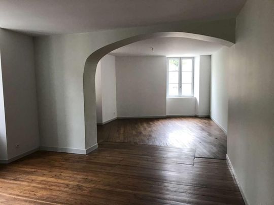 Location Appartement 2 pièces 66m² MONTMORILLON 86500 - Photo 1