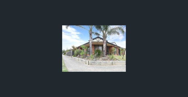 Spacious 4-Bedroom Family Home in a Prime Location - Photo 1