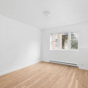 Magnifique appartement 4 ½ a louer a Saint-Hubert pour le 1er Juillet - Photo 2