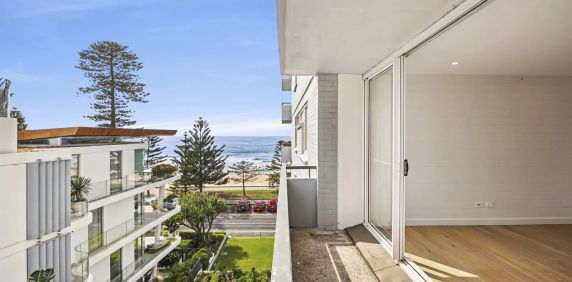 Iconic Sunlit Beachfront Apartment - Photo 2