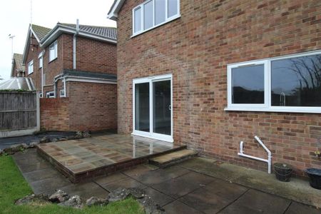 4 bedroom detached house to rent - Photo 3