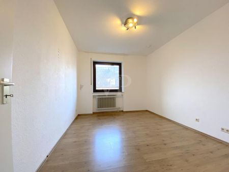 Großzügige Etagenwohnung mit Balkon und Tiefgaragenplatz im Stadtkern - Foto 4