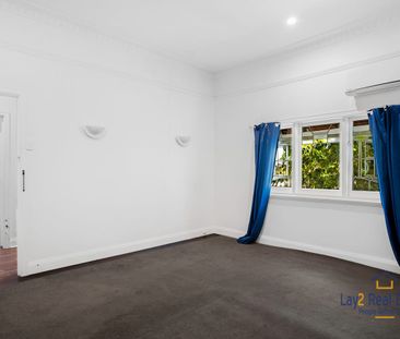 CHARMING BRIGHT HOME - Photo 4