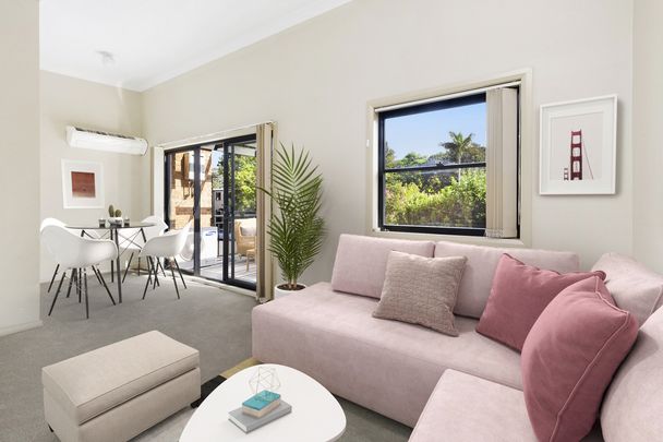 Spacious North Facing Living - Photo 1