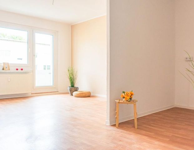 Bezugsfertige 3-Raum-Wohnung mit großem Wohn-/Essbereich - Foto 1