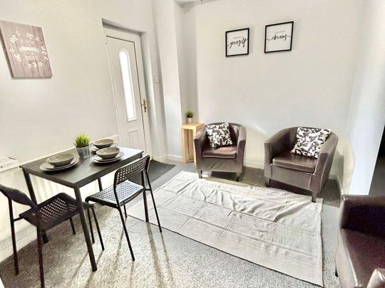 Bristol Road Room 5 - Photo 1