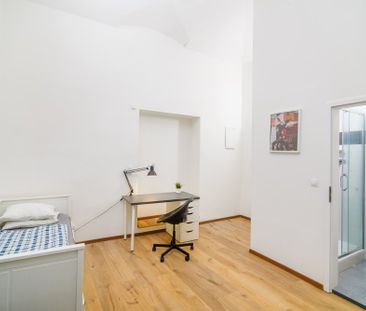 Zařízené studio k pronájmu v atraktivní lokalitě Praha 2 – Nové Město - Photo 1