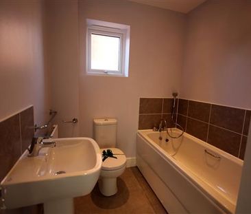 2 bedroom semi-detached house to rent - Photo 6