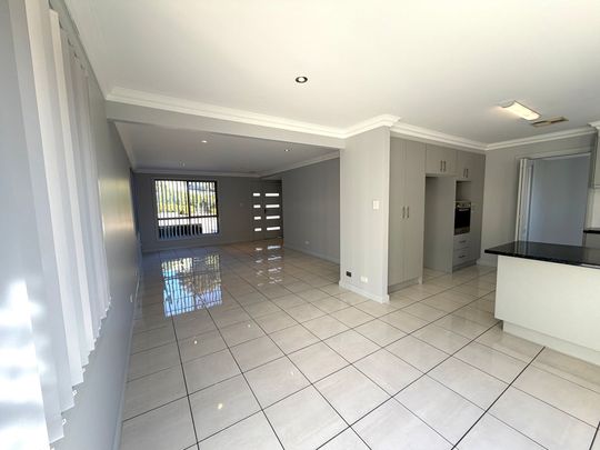 Executive Townhouse - Photo 1