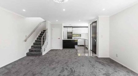 36 Christmas Road - Charming 5BR Manurewa Haven - Photo 5