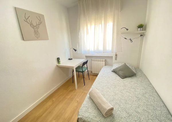 Calle de Sierra Carbonera, Madrid, Community of Madrid 28053