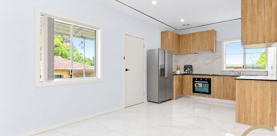 Comfortable Three Bedroom Family Home - Photo 2