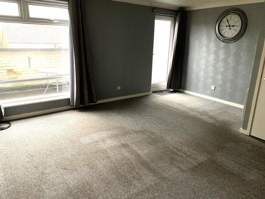 3 bedroom flat to rent - Photo 1