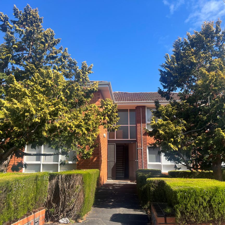 2 / 46 Rosstown Rd, Carnegie - Photo 1