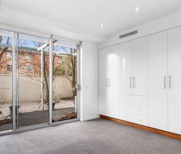 Ground floor living in the heart of the city - Photo 1