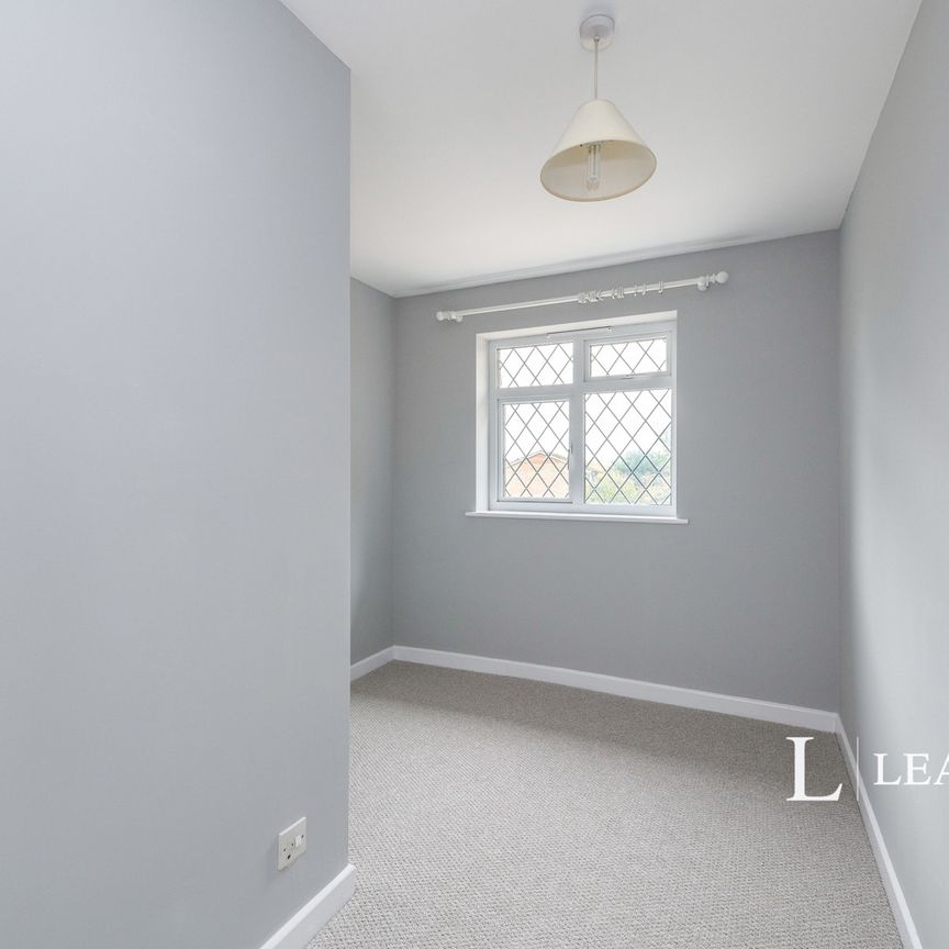 2 bedroom apartment to rent First Floor Flat, Redhill, Surrey, RH1 - Photo 1