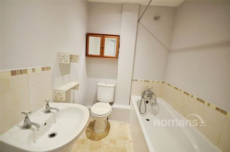 2 bedroom maisonette to rent - Photo 4