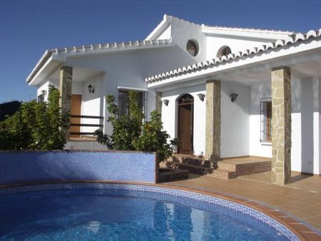 FOUR BEDROOMED HOUSE NEAR FRIGILIANA - Photo 4