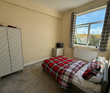 1 bed Flat - To Let - Photo 3