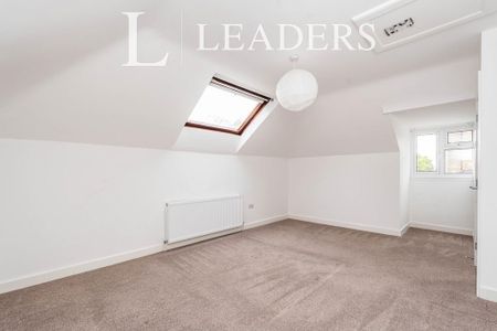 3 bedroom flat to rent - Photo 2