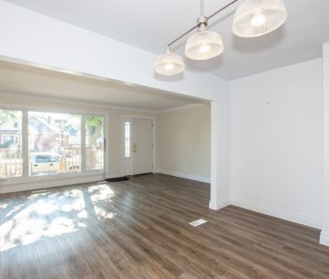 **ALL INCLUSIVE** Gorgeous 2 Bedroom Main Unit in St. Catharines!! - Photo 1