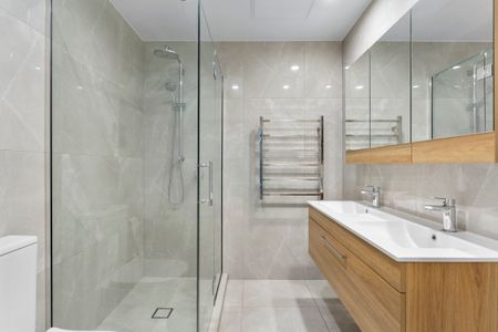 Luxury Apartment - Neo Building, Newmarket - Photo 4