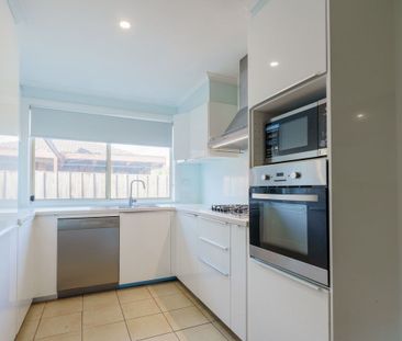 3 BEDROOM HOME IN CRANBOURNE WEST! - Photo 4