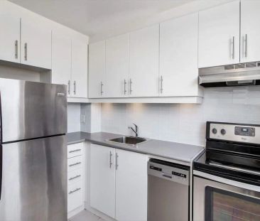 2851 & 2861 Baycrest Drive — 1 Bedroom, 1 Bathroom - Photo 2