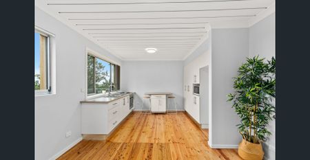 EASY TO MAINTAIN SPLIT LEVEL 2 BEDROOM UNIT - Photo 3