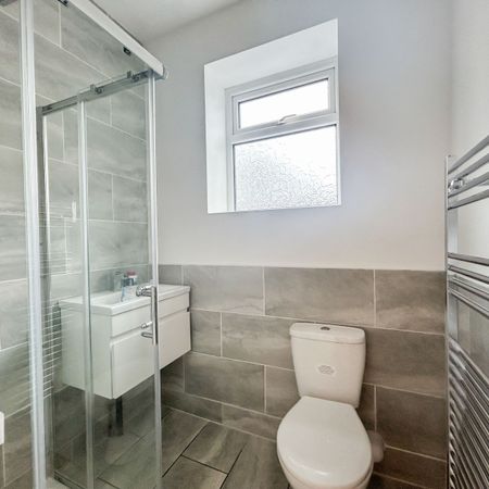 High Street - Photo 3