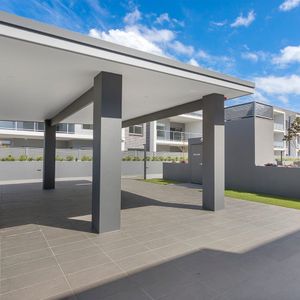 Stylish and bright unit close to the shopping heart - Photo 2