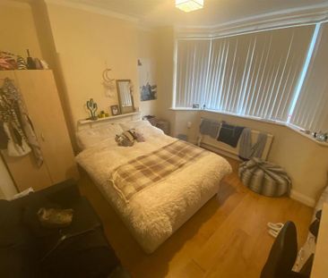 3 bedroom private hall to rent - Photo 3