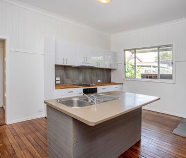 freshly renovated three-bedroom home - Photo 6